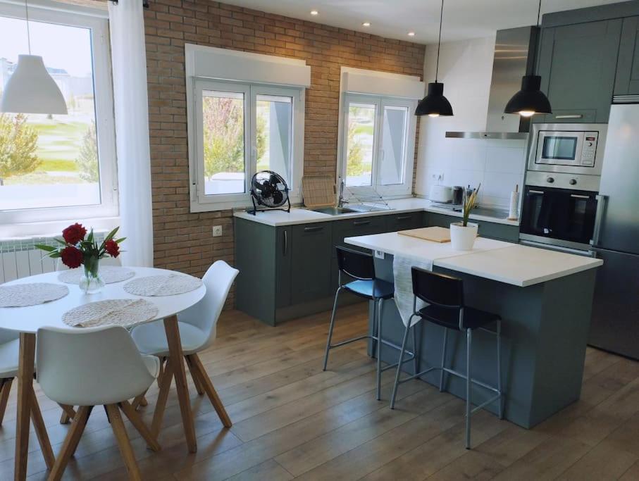 Precioso Apartamento En Pamplona Junto Al Centro Exterior photo